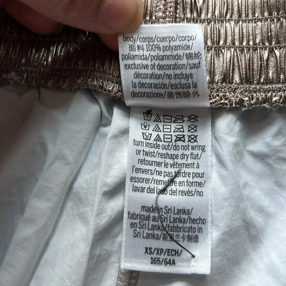 NWT Victoria’s Secret Sport Golden Cargo Pants - Picture 3 of 5